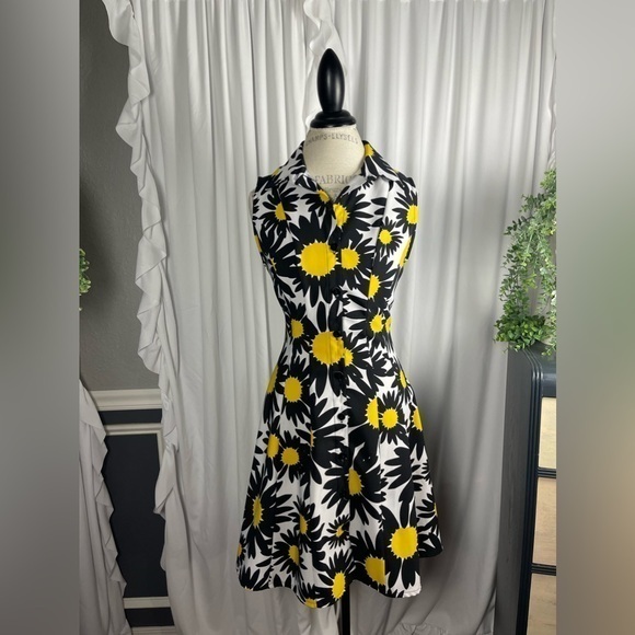 Ronni Nicole Dresses & Skirts - Ronni Nicole Sleeveless Sunflower Dress Size 10